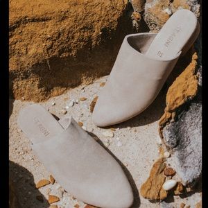 St Agni paris mule sand suede, size 42